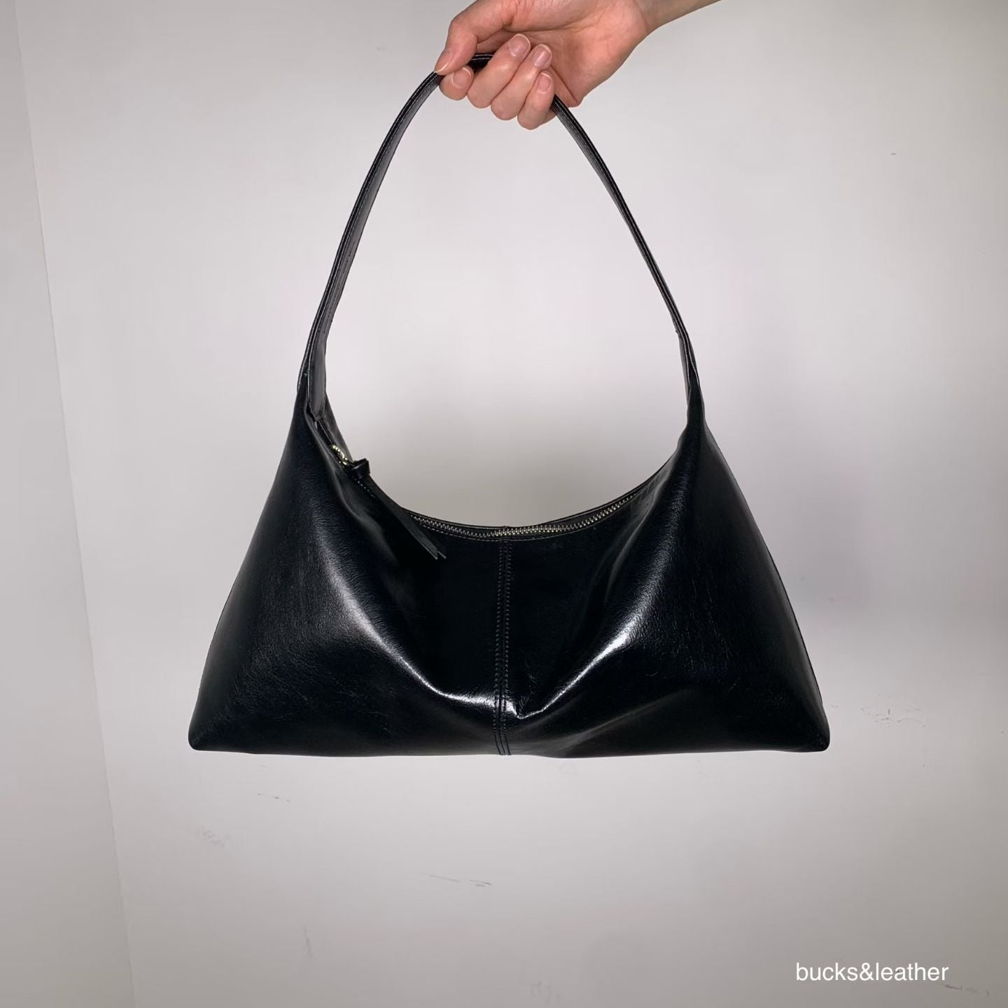 leather bag, hobo bag, cowhide bag, bucks and leather, coin bag, genuine leather bag, made in korea, bag from korea, 韓國製造，韓國真皮袋，韓國設計師品牌，牛皮袋，媽咪袋，mommy bag, hobo袋，韓國代購