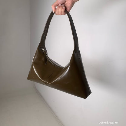 leather bag, hobo bag, cowhide bag, bucks and leather, coin bag, genuine leather bag, made in korea, bag from korea, 韓國製造，韓國真皮袋，韓國設計師品牌，牛皮袋，媽咪袋，mommy bag, hobo袋，韓國代購