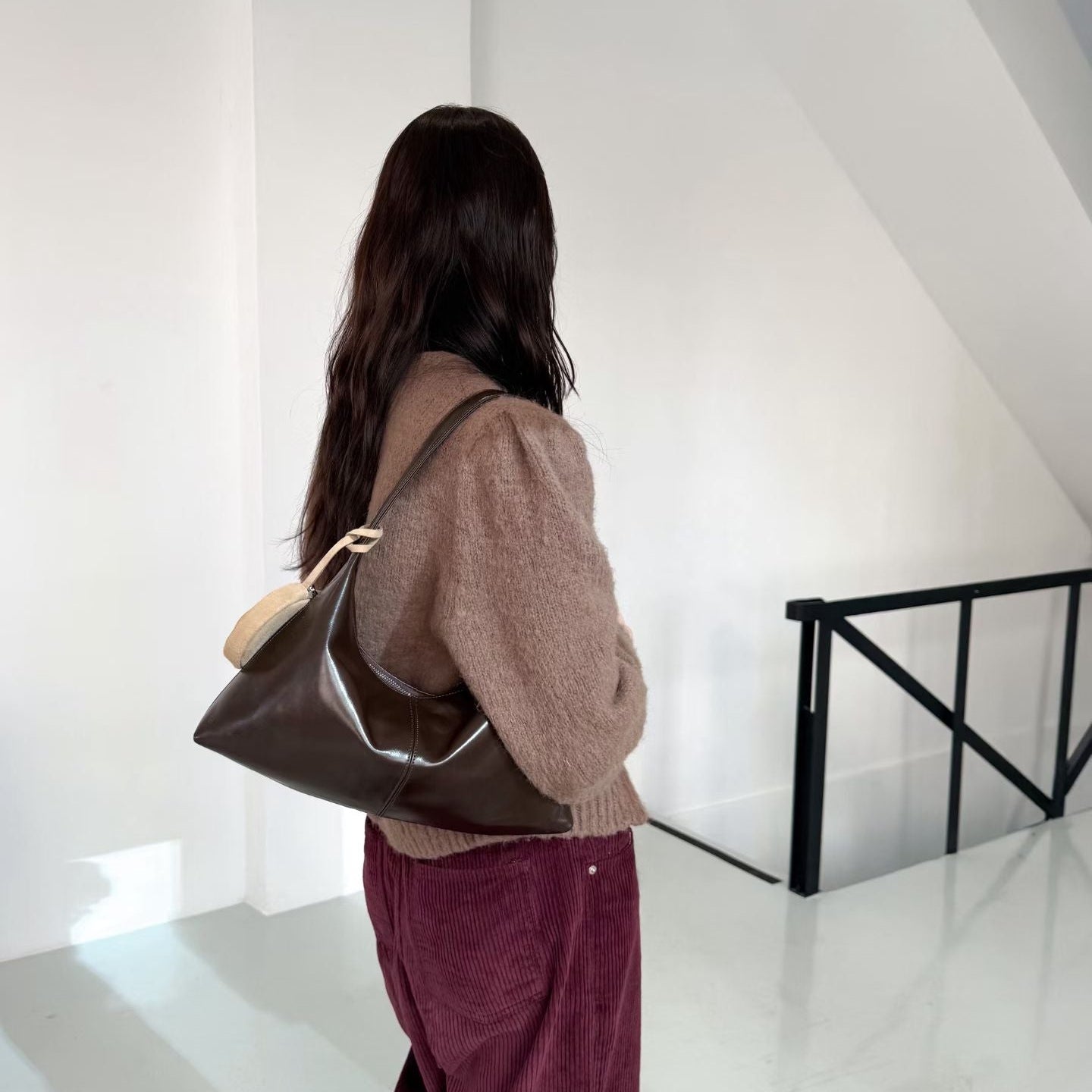 leather bag, hobo bag, cowhide bag, bucks and leather, coin bag, genuine leather bag, made in korea, bag from korea, 韓國製造，韓國真皮袋，韓國設計師品牌，牛皮袋，媽咪袋，mommy bag, hobo袋，韓國代購