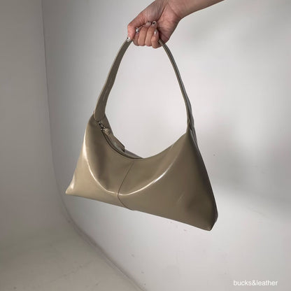 leather bag, hobo bag, cowhide bag, bucks and leather, coin bag, genuine leather bag, made in korea, bag from korea, 韓國製造，韓國真皮袋，韓國設計師品牌，牛皮袋，媽咪袋，mommy bag, hobo袋，韓國代購