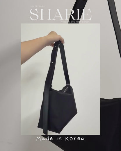 A22 | Unisex Aero Flex Hobo Nylon Bag 耐磨尼龍+真牛皮肩帶 | 韓國設計師品牌