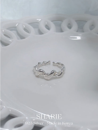 #427 | Croissant Twist Ring | 925 Silver